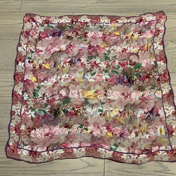 Beautiful Vintage Silk Scarf - Picture 1 of 8